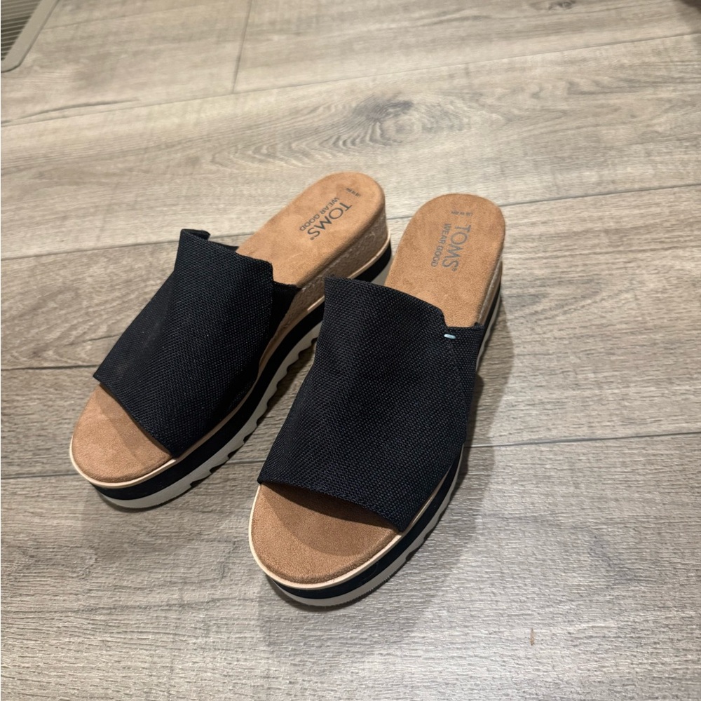 TOMS Black and Tan Platform Slides